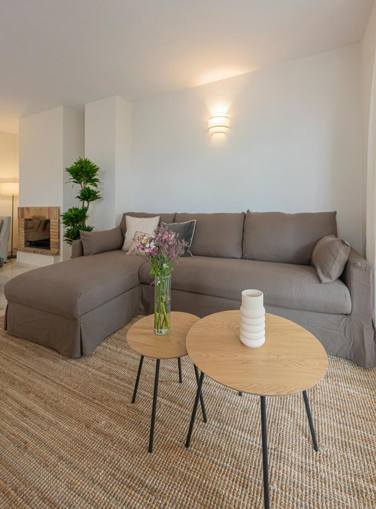 Marvellous 3 Bedroom Flat With Pool And Terrace *