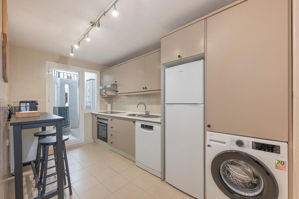 Marvellous 3 Bedroom Flat With Pool And Terrace