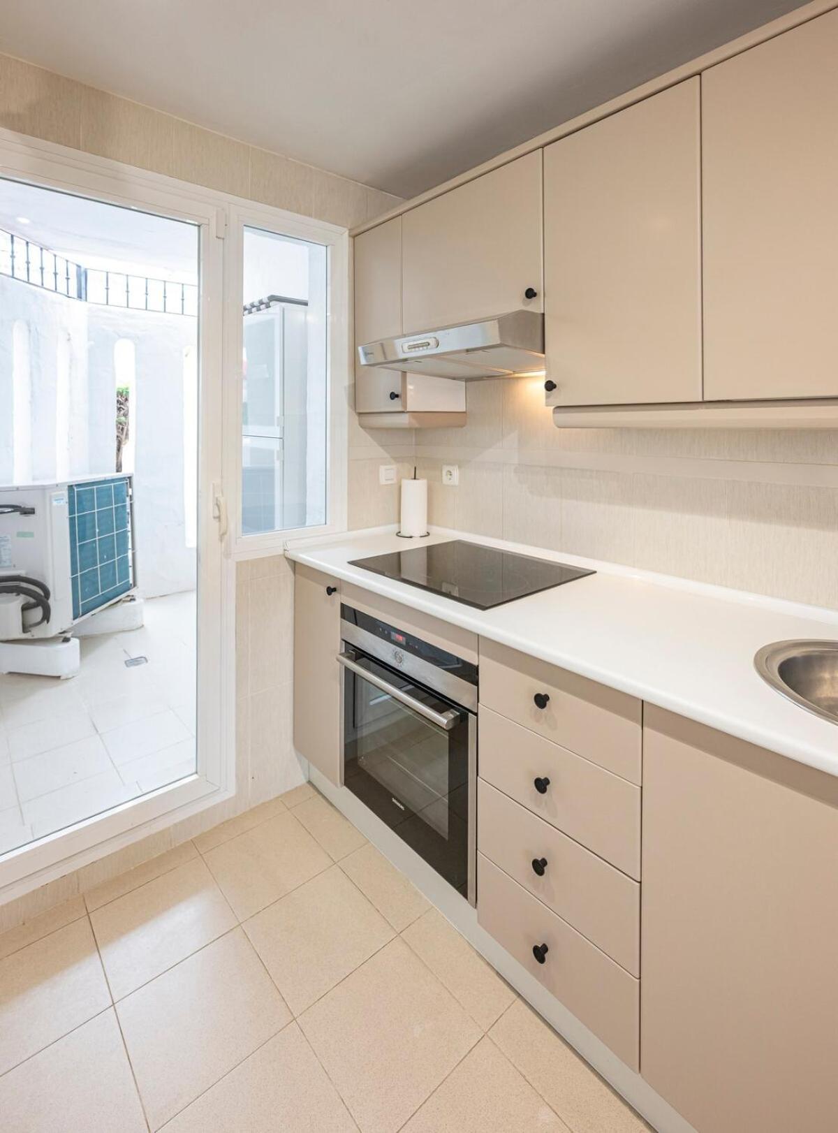 Marvellous 3 Bedroom Flat With Pool And Terrace *